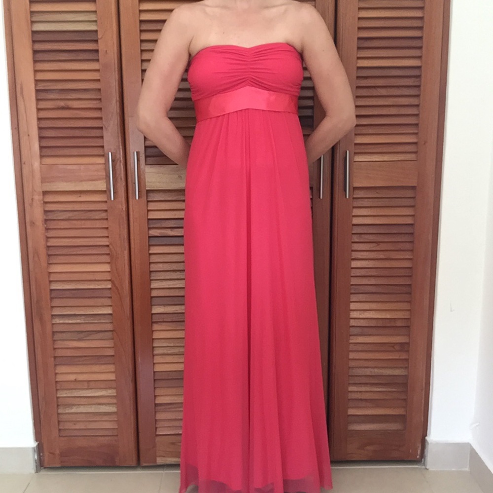 Bridesmaid’s dress back bow